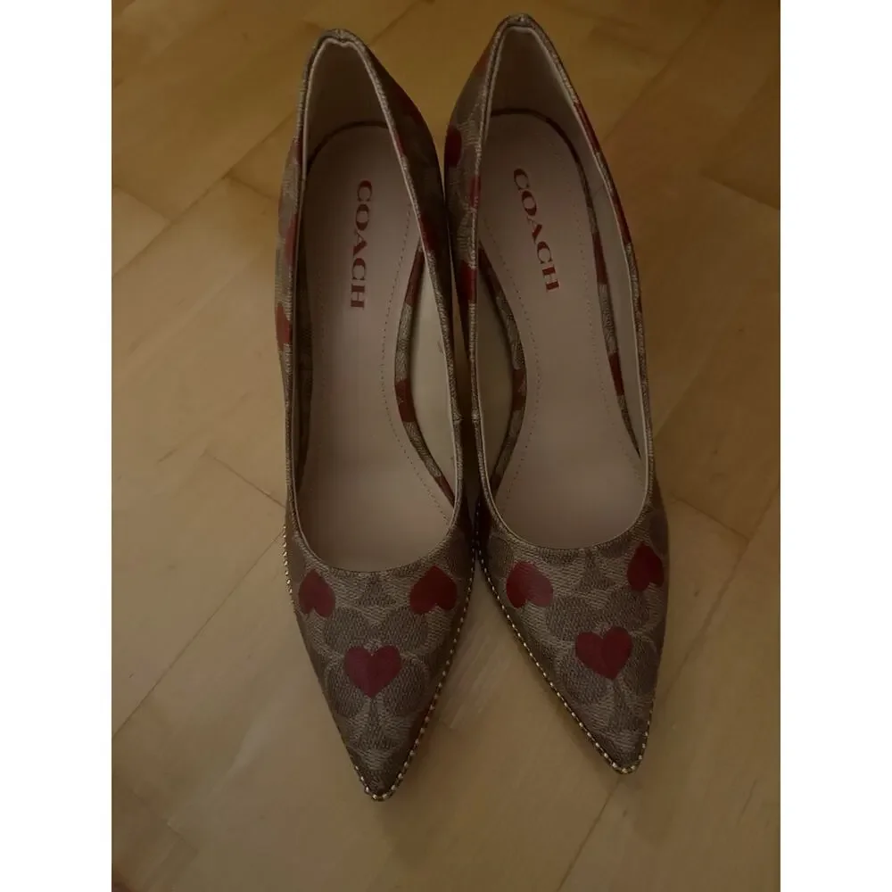 NEW Coach Heart Print Pumps Heels Shoes C9008 Romantic Valentines 11